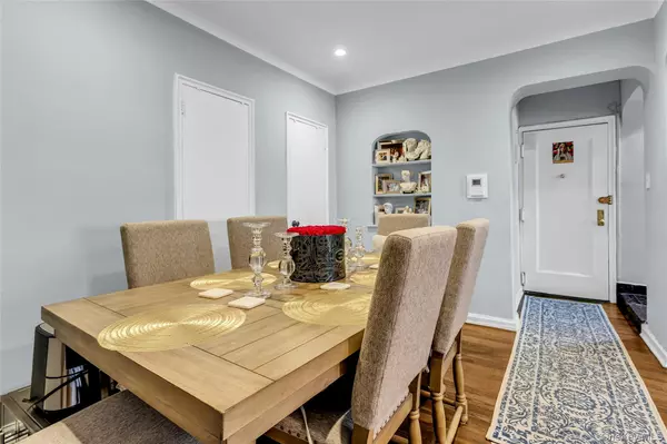 Rego Park, NY 11374,63-61 99th ST #A6