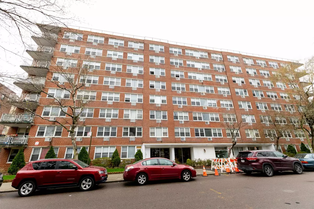 Jamaica Estates, NY 11432,172-70 Highland AVE #8H