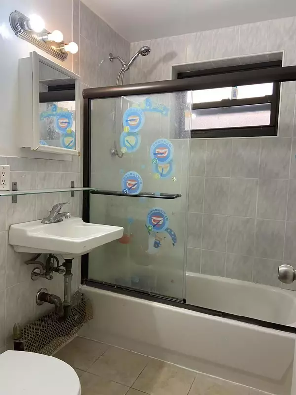 Elmhurst, NY 11373,9431 60th AVE #1G