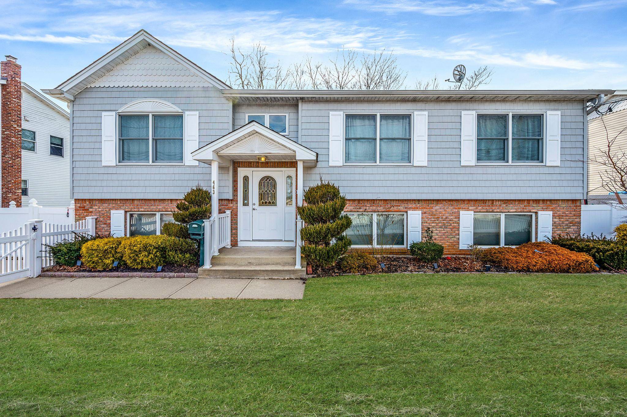 463 16 ST, Lindenhurst, NY 11757