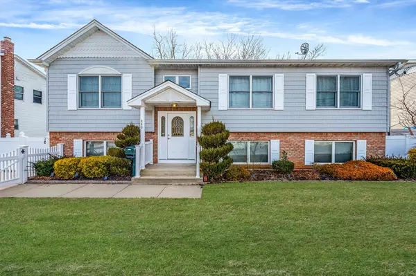 463 16 ST, Lindenhurst, NY 11757