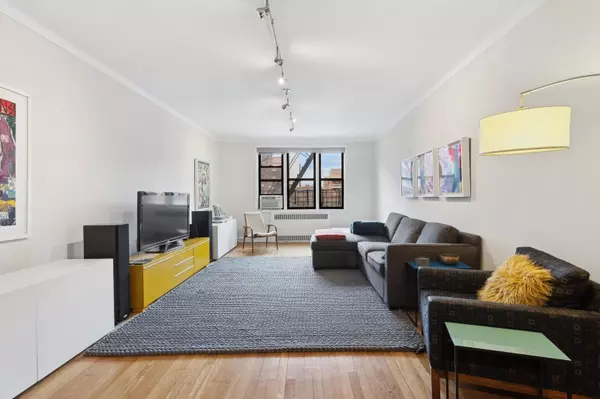 Forest Hills, NY 11375,69-10 Yellowstone BLVD #310