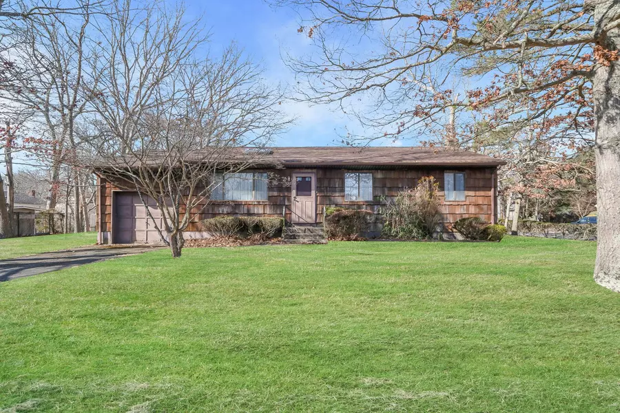 400 Floyd RD, Shirley, NY 11967