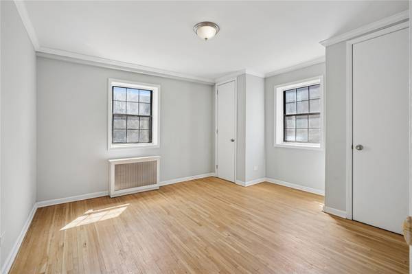 Kew Garden Hills, NY 11367,78-04 147 St #2G