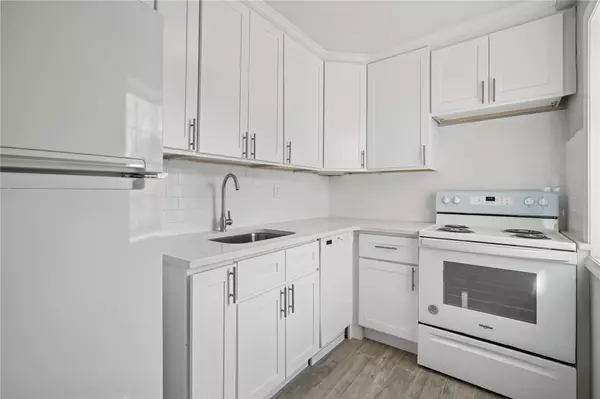 78-04 147 St #2G, Kew Garden Hills, NY 11367