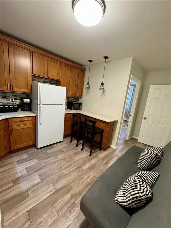 New York (manhattan), NY 10018,533 9th AVE