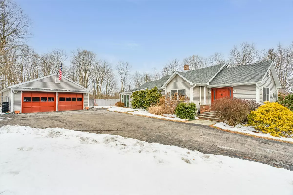 Hyde Park, NY 12538,557 Violet AVE