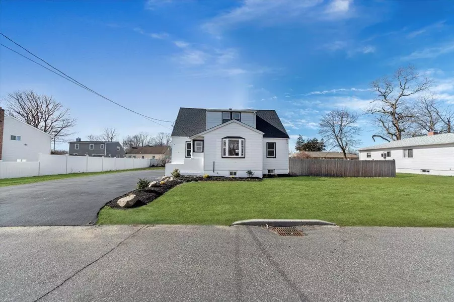 9 S Prospect ST, Copiague, NY 11726