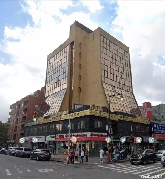 36-09 Main ST #10A, Flushing, NY 11354