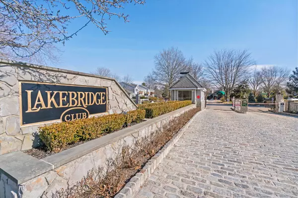 1 Lakebridge DR,  Kings Park,  NY 11754