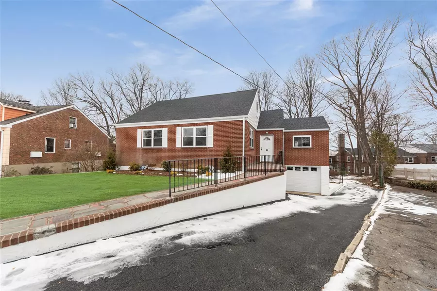 35 Sunlight HL, Yonkers, NY 10704