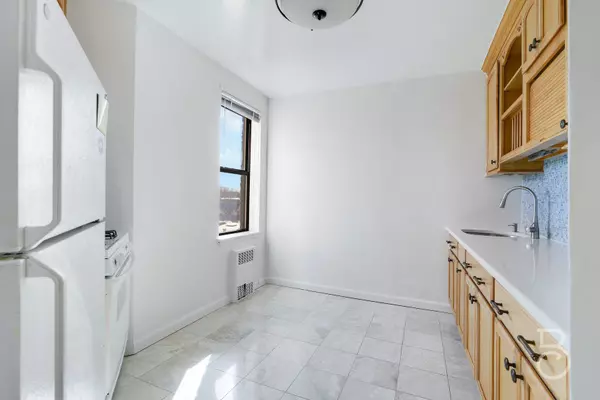 Forest Hills, NY 11375,71-11 Yellowstone BLVD #5J