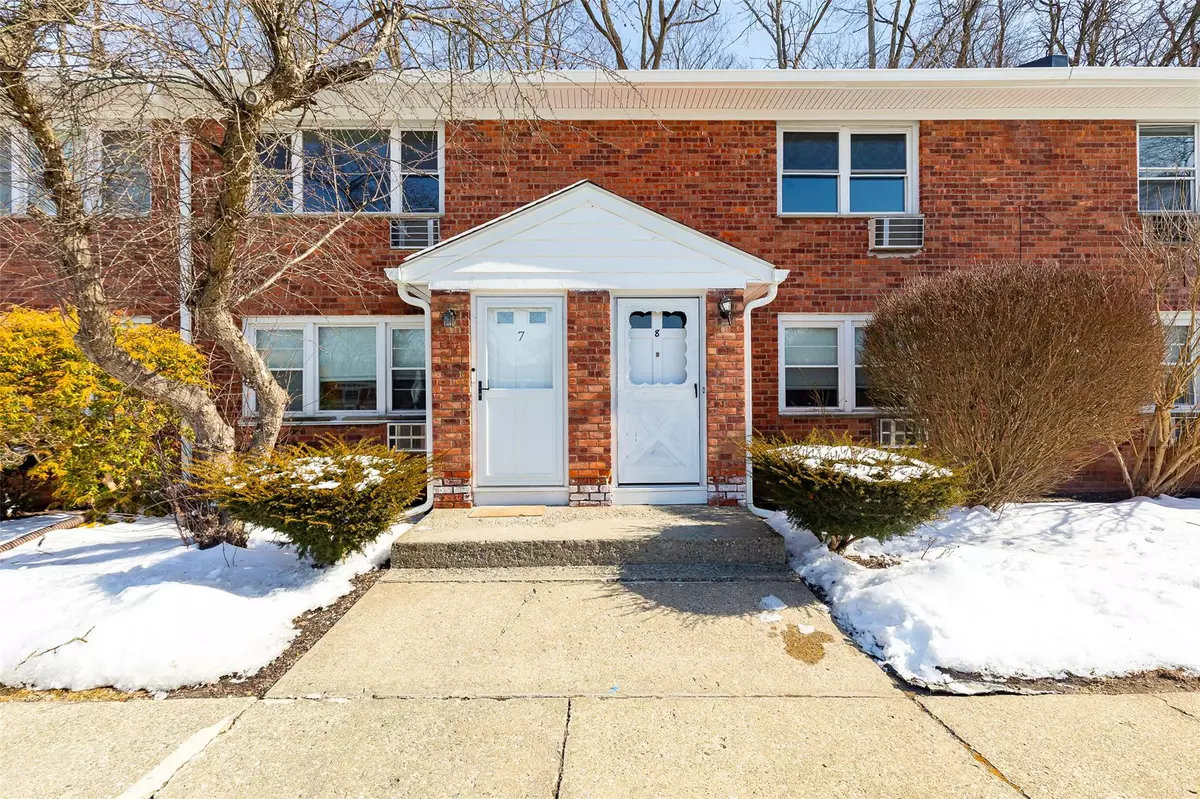 Poughkeepsie, NY 12601,2710 South RD #H-8