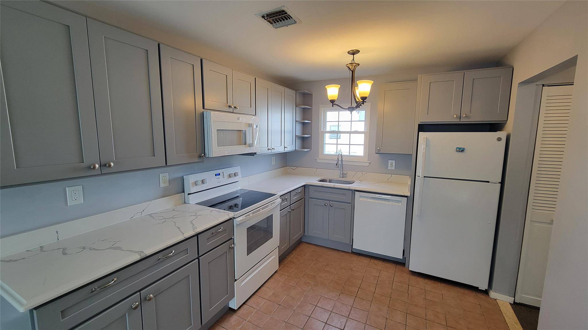 Freeport, NY 11520,116 Westend AVE #6