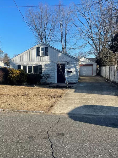 336 51st ST, Lindenhurst, NY 11757
