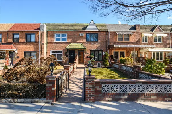 62-31 79th ST, Middle Village, NY 11379