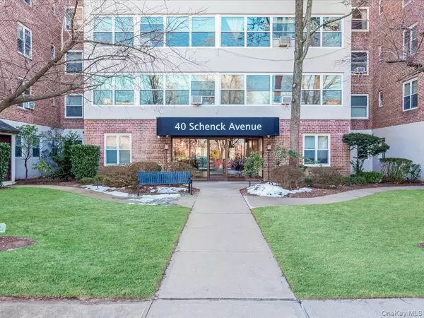 40 Schenck AVE #2D, Great Neck, NY 11021