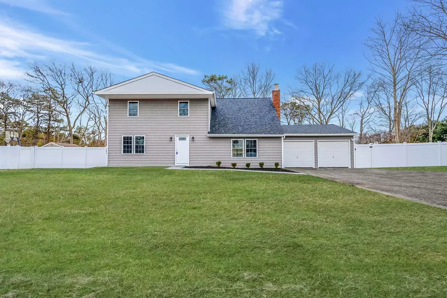 14 Cottonwood AVE, Port Jefferson Station, NY 11776