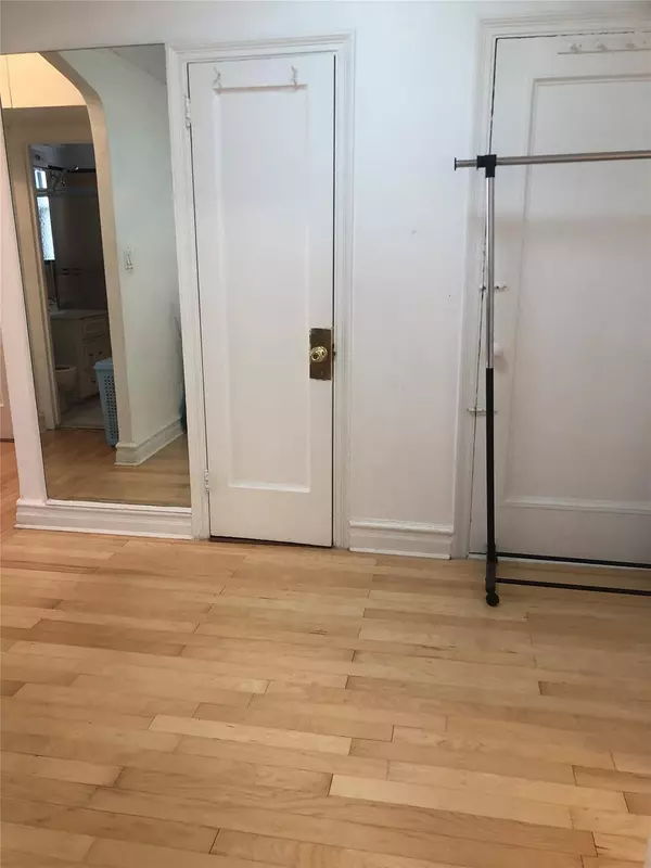 Jackson Heights, NY 11372,35-05 72 ST #2C