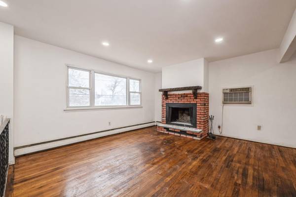 Amityville, NY 11701,101 Monroe ST