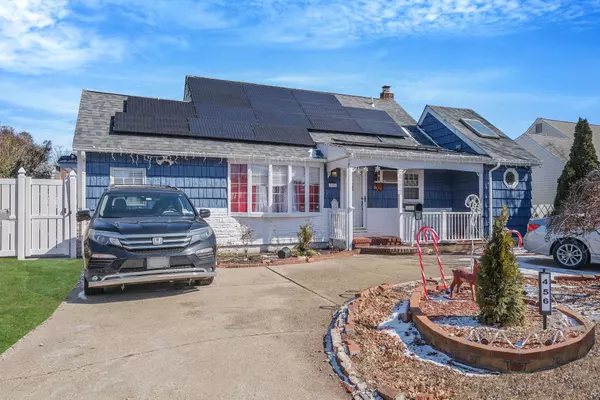 456 N Ontario AVE, Lindenhurst, NY 11757