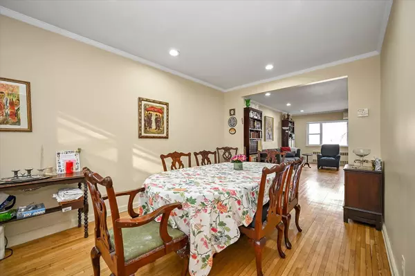 Forest Hills, NY 11374,6644 Thornton PL