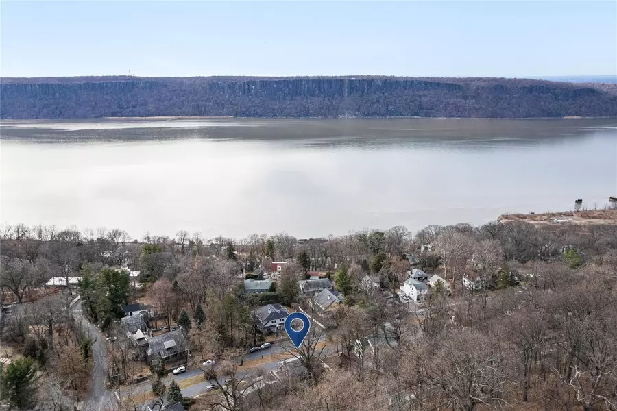 22 Pinecrest Pkwy, Hastings-on-hudson, NY 10706