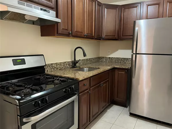 New Hyde Park, NY 11040,410 Jericho Turnpike #2C