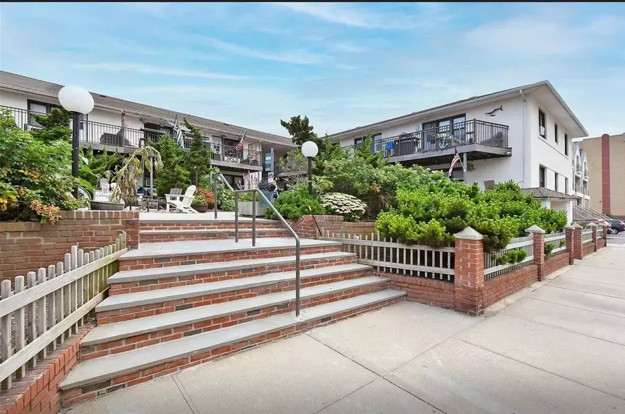 65 W Broadway #2G, Long Beach, NY 11561