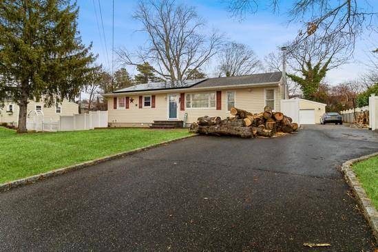 273 Robinson AVE, East Patchogue, NY 11772