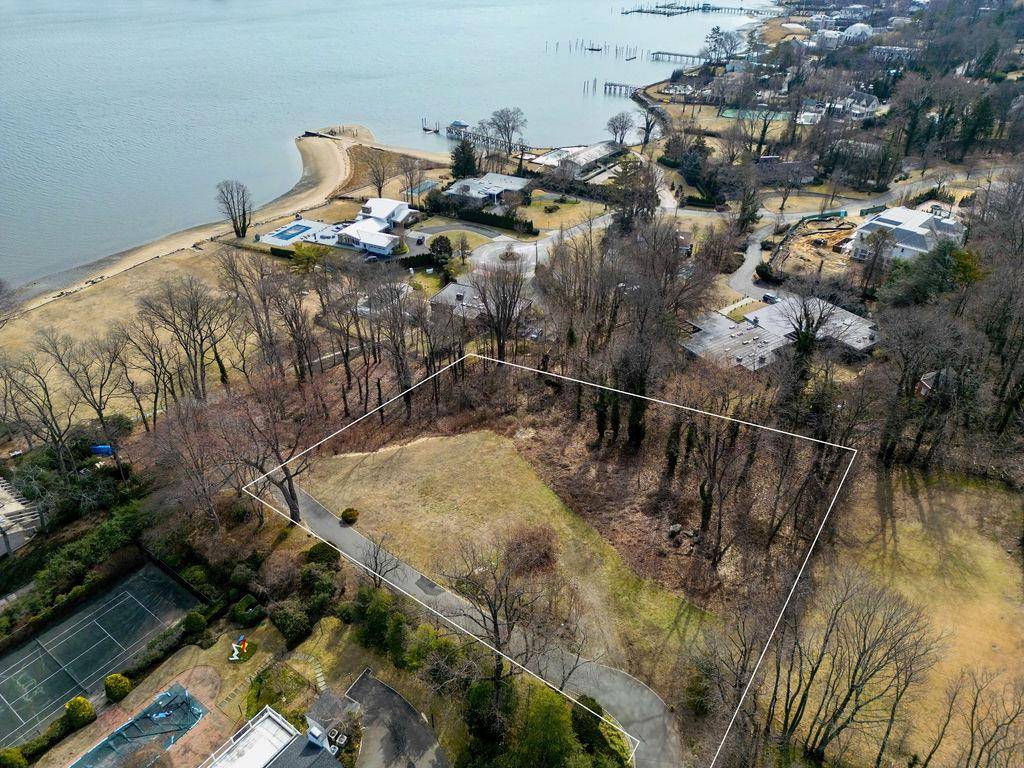 Great Neck, NY 11024,36 Pheasant Run LN