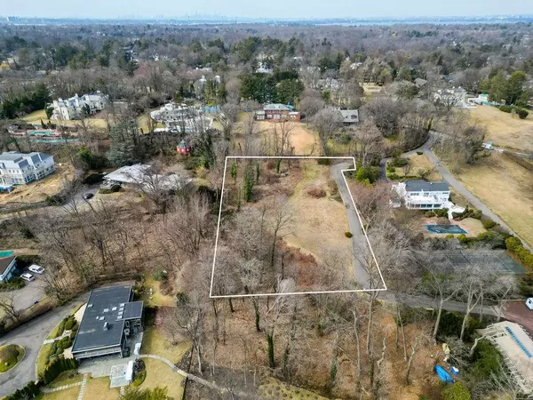 Great Neck, NY 11024,36 Pheasant Run LN