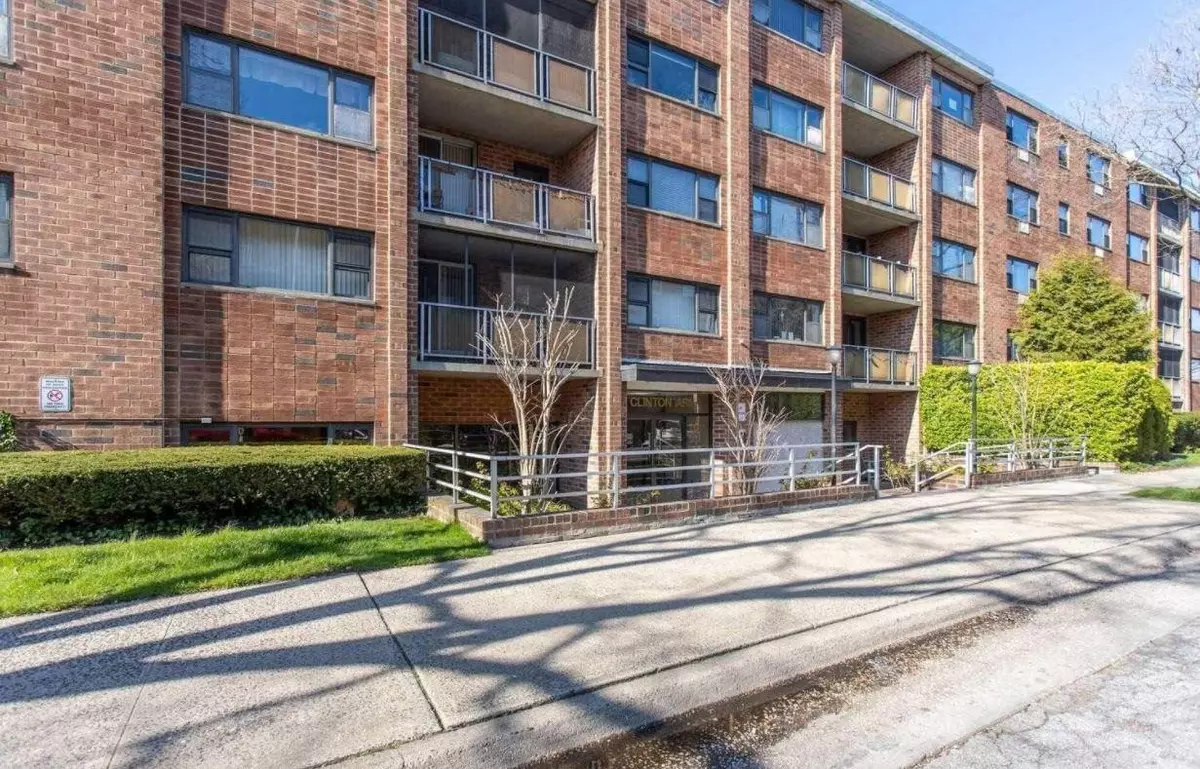 Mineola, NY 11501,100 Clinton AVE #2F