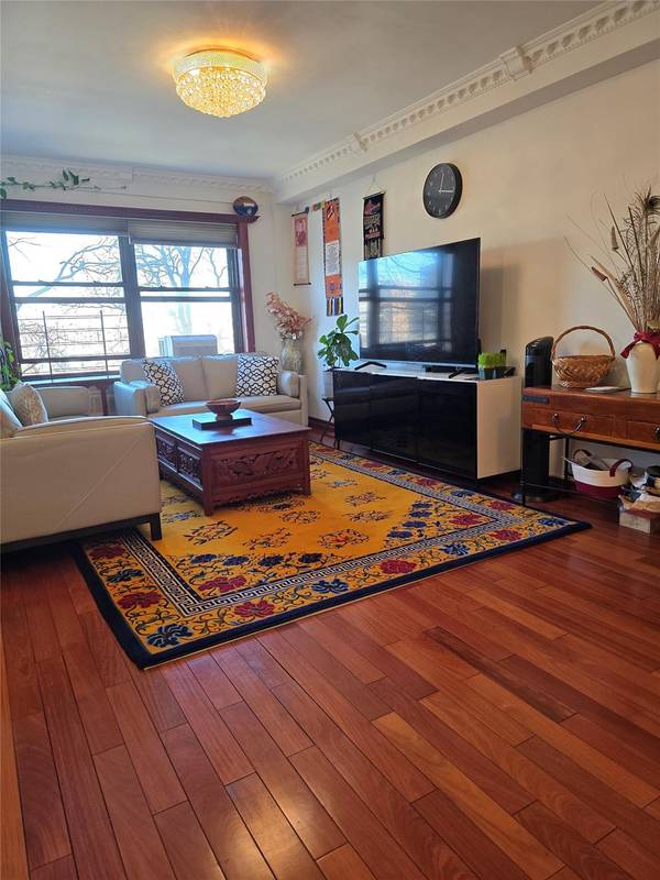 Rego Park, NY 11374,99-60 63rd RD #3W