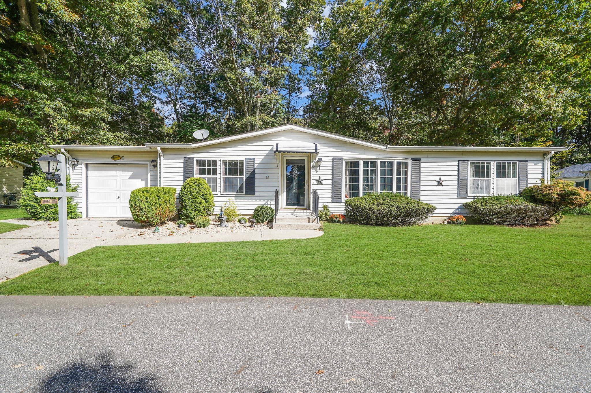 Calverton, NY 11933,1407 Middle RD #12