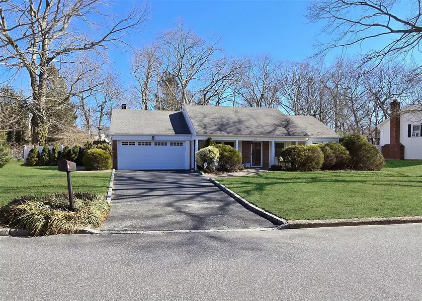 43 Wedgewood DR, Coram, NY 11727