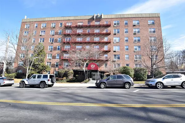 47-27 Little Neck Pkwy #L-2, Little Neck, NY 11362