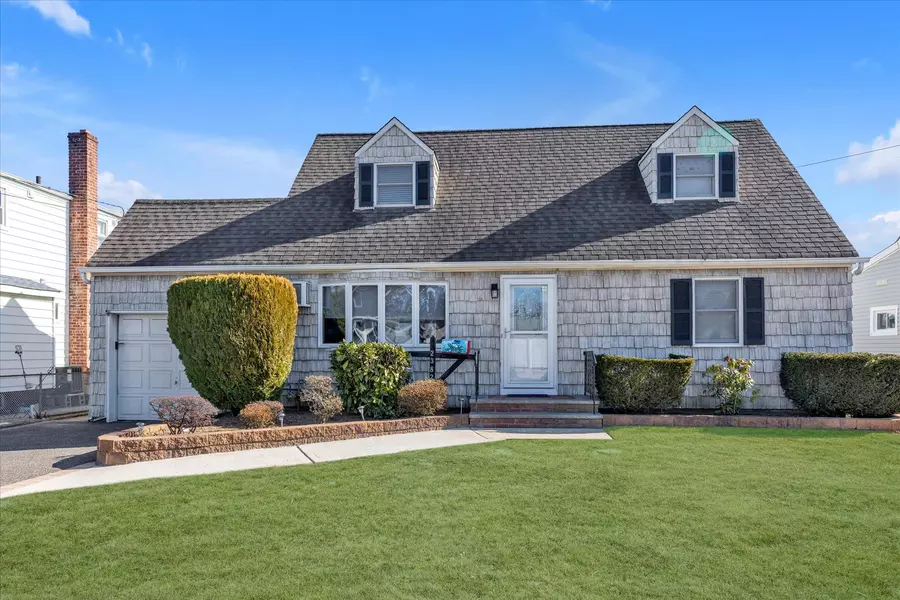 2382 Webster ST, North Bellmore, NY 11710