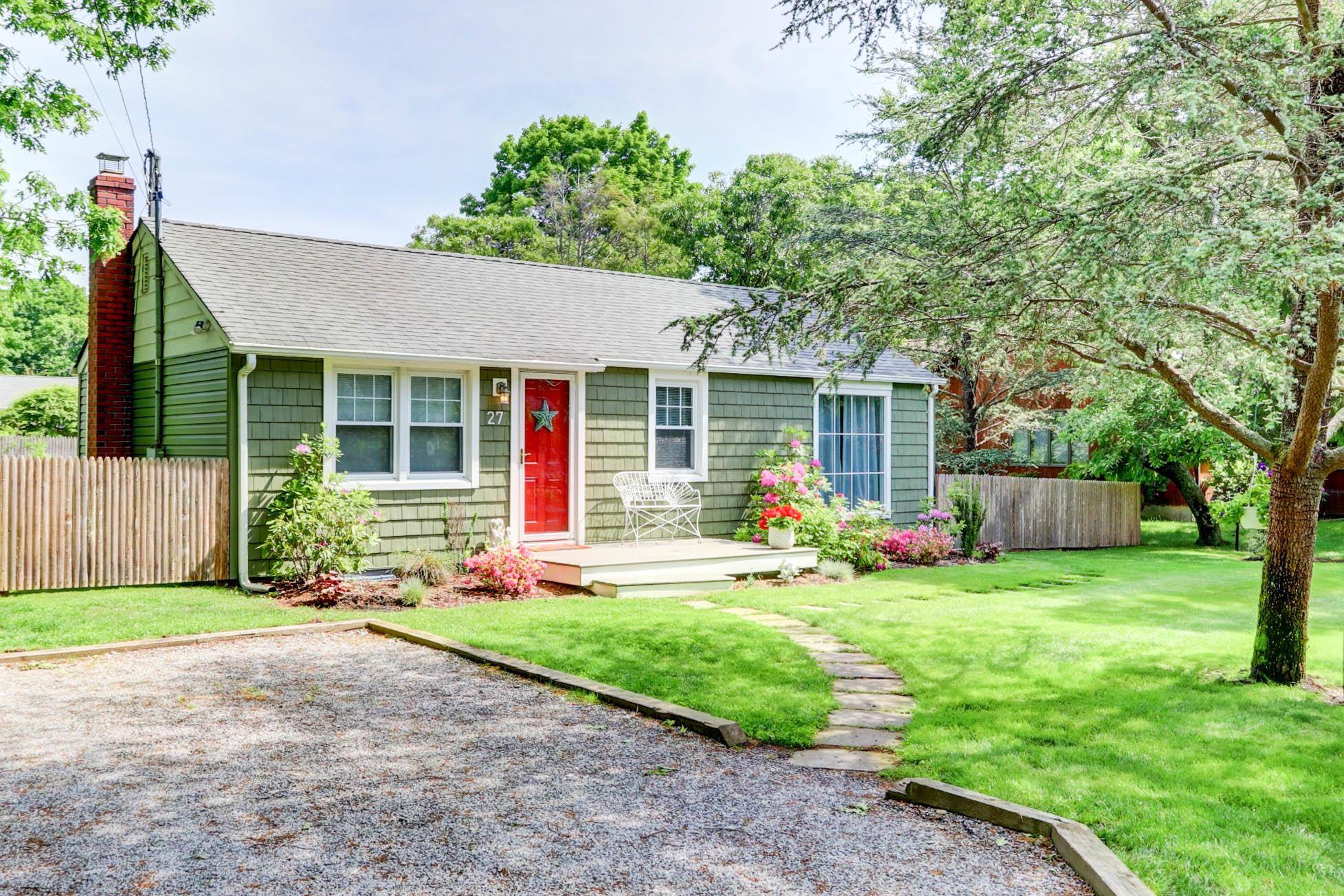 27 Kyle RD, Hampton Bays, NY 11946