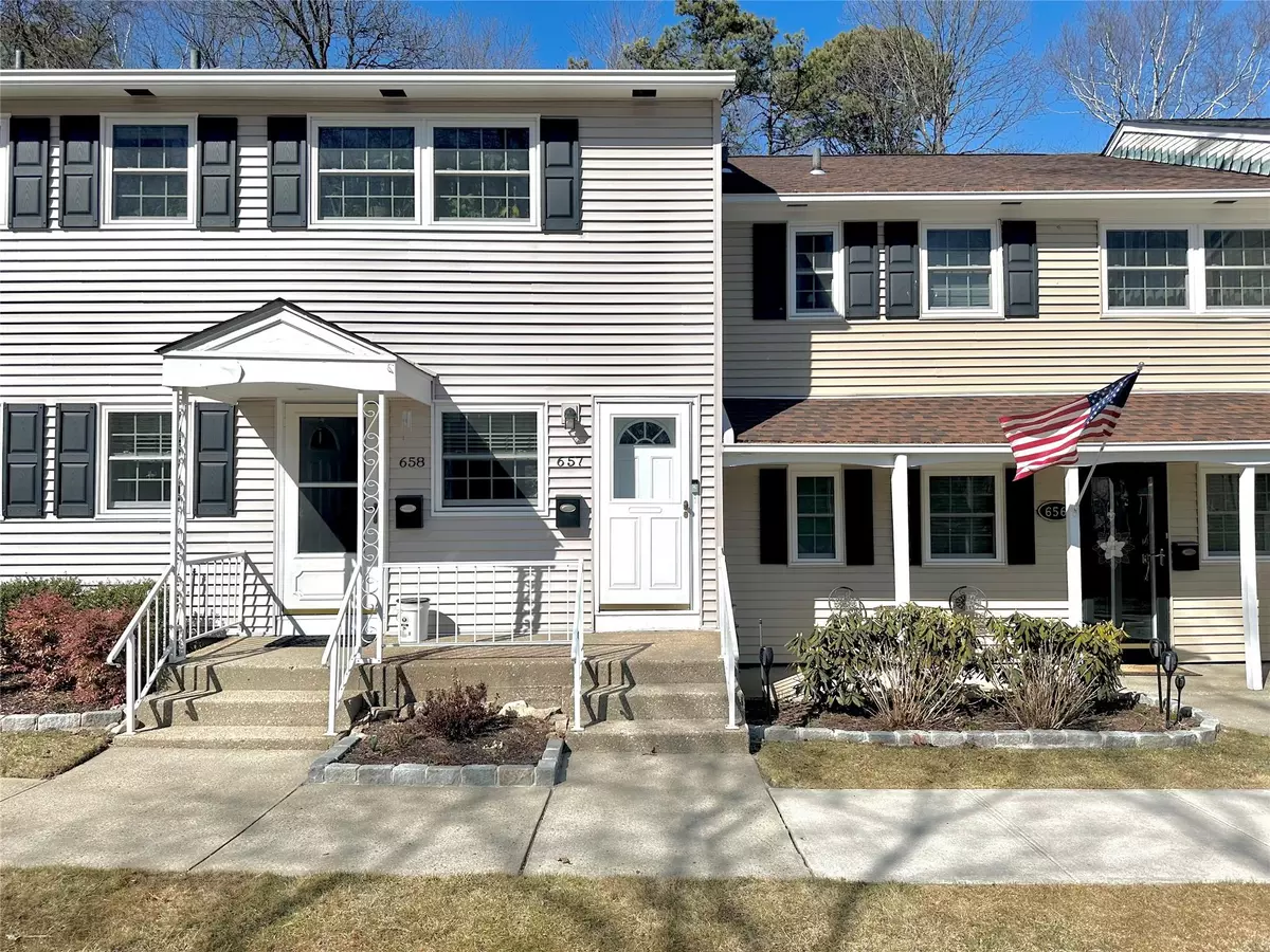 Hauppauge, NY 11788,657 Village #657