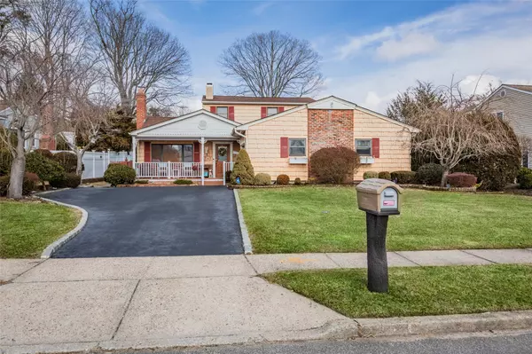 11 Bobann DR, Nesconset, NY 11767