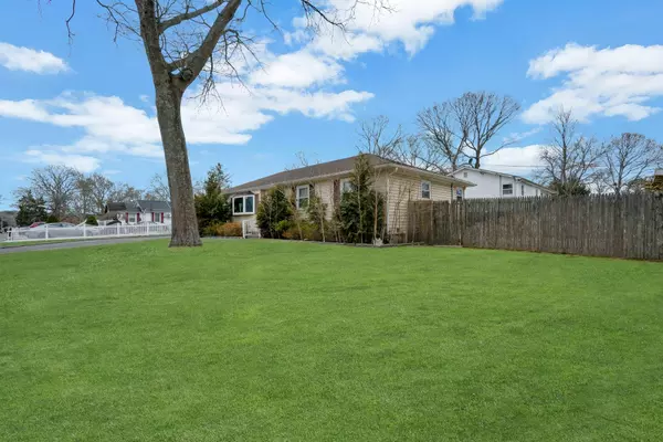Selden, NY 11784,92 S Evergreen DR