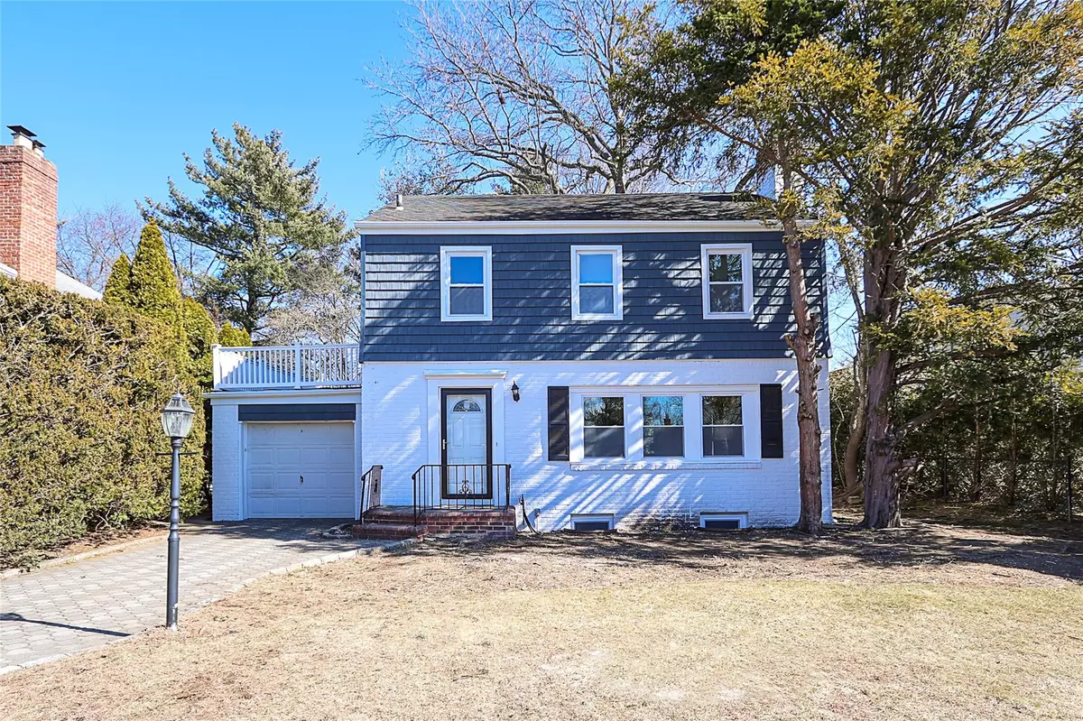 Garden City, NY 11530,3 Maple ST