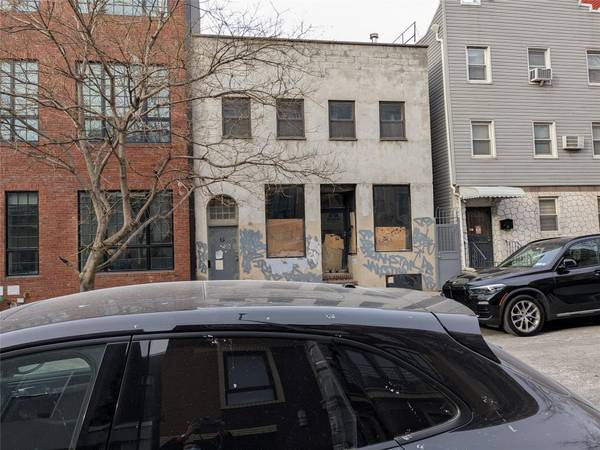 13 Conselyea ST,  Brooklyn,  NY 11211