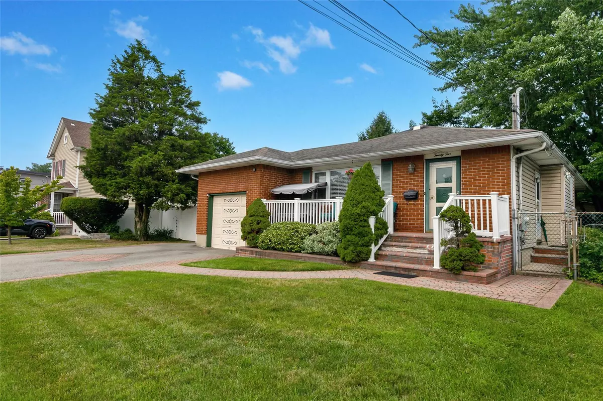 Farmingdale, NY 11735,25 W Walnut ST