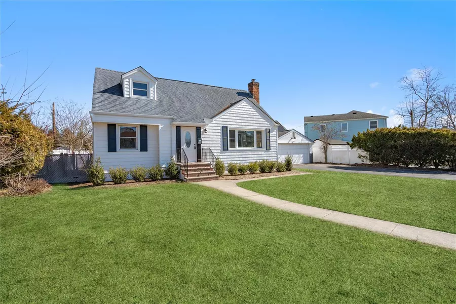 1235 Glenwood RD, Wantagh, NY 11793