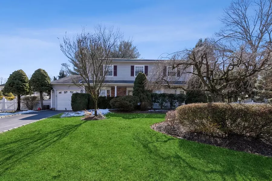 4 Carman LN, Nesconset, NY 11767