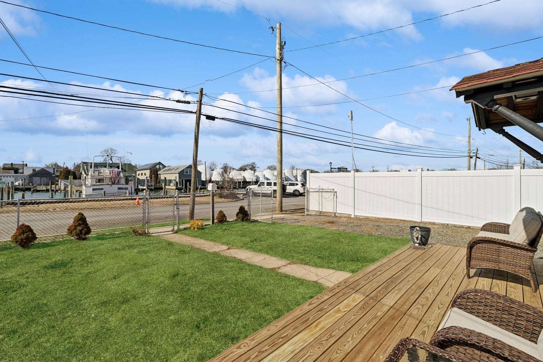 Lindenhurst, NY 11757,157 E Shore RD