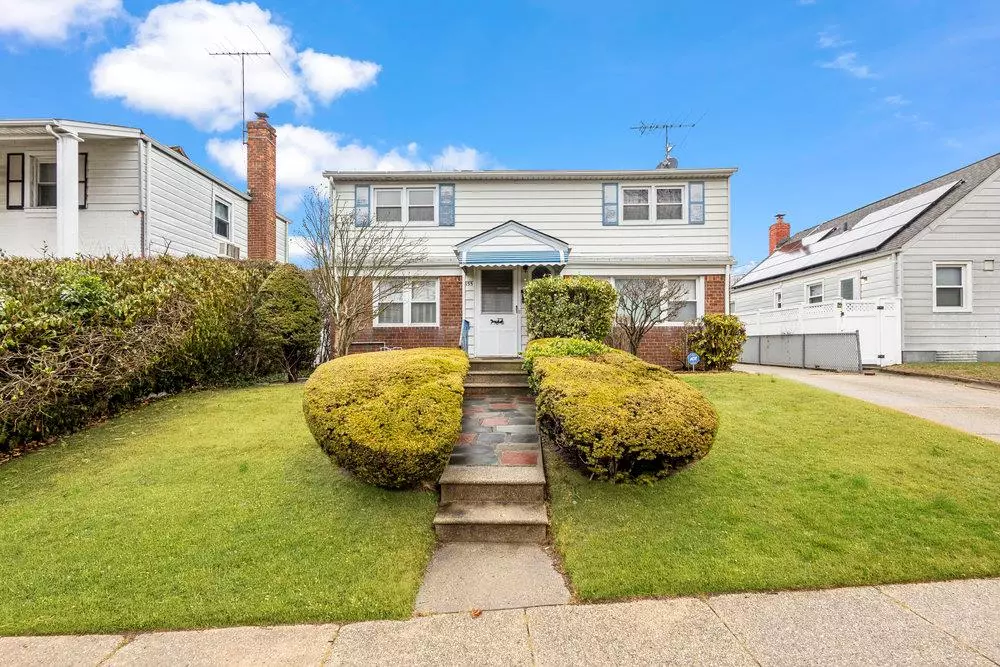 Elmont, NY 11003,155 Hathaway AVE