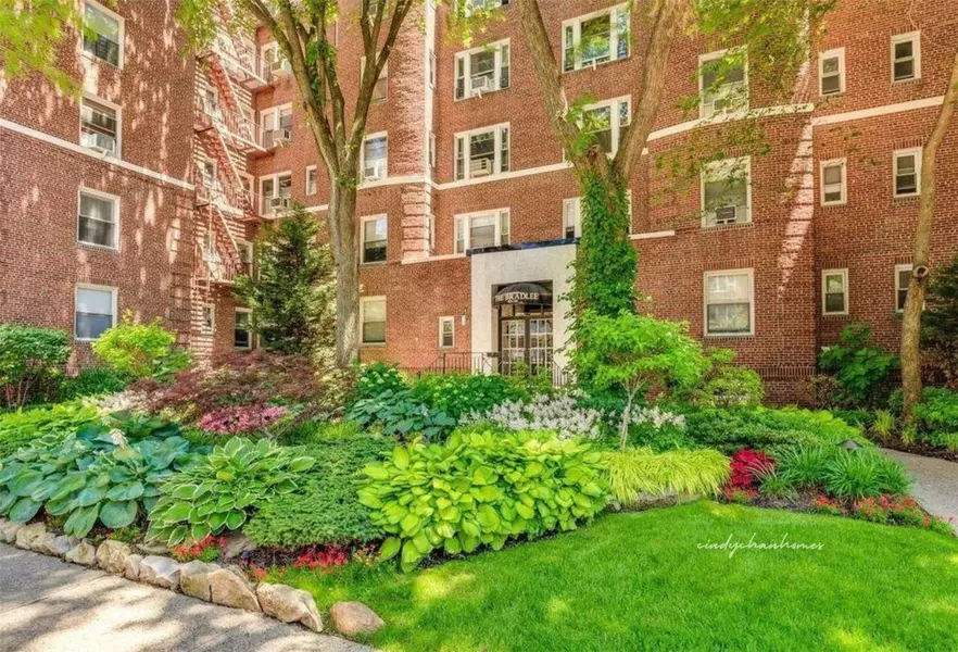 69-09 108th ST #205, Forest Hills, NY 11375